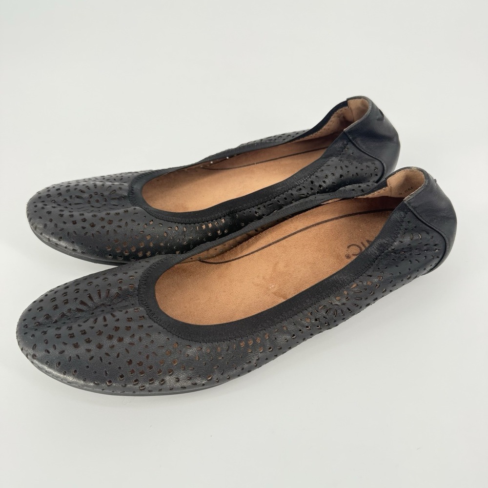 Vionic Women's Robyn Perforated Leather Ballet Flat 9.5 Comfortable